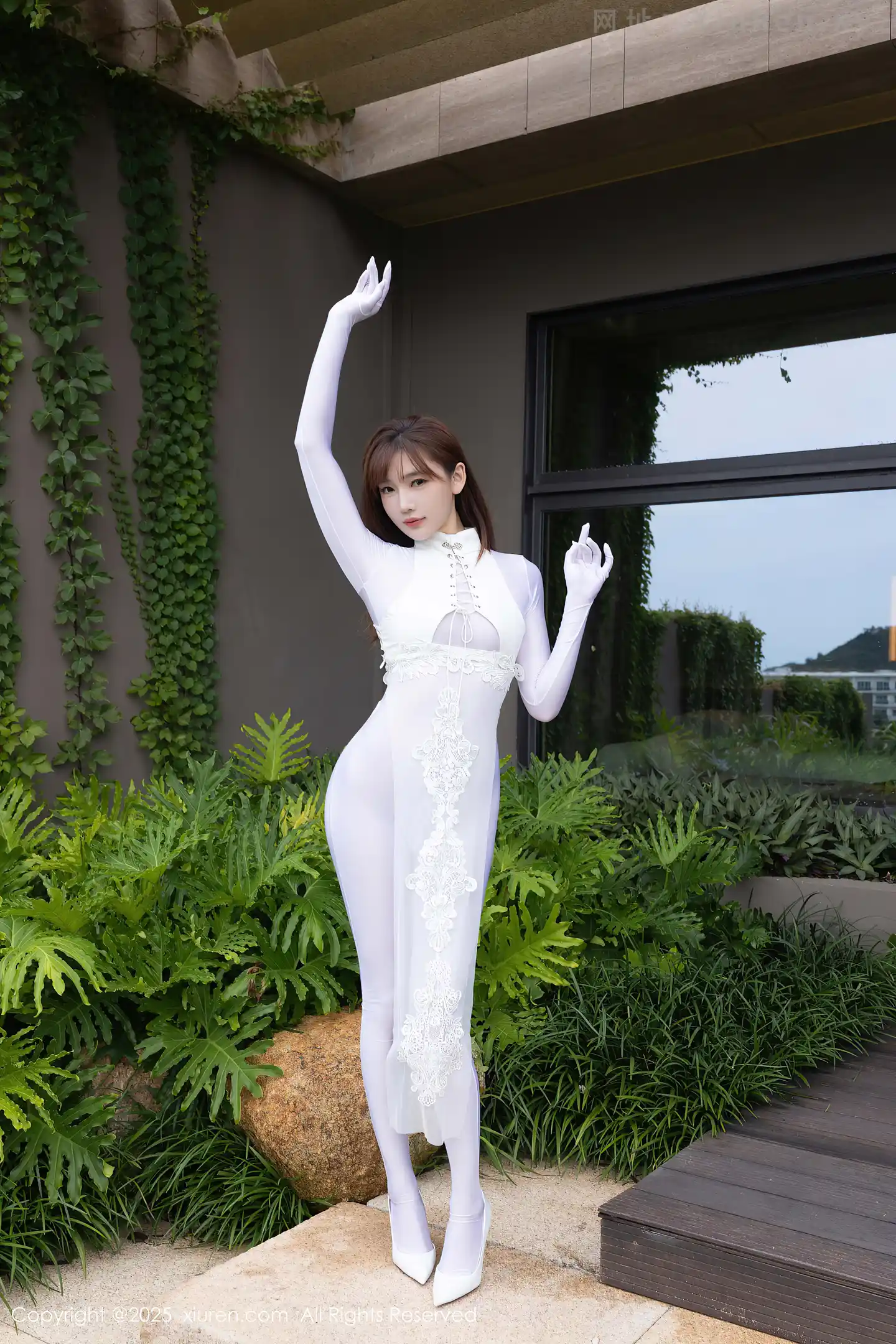 图片[2]-[XiuRen秀人网]VOL.10704 模特陆萱萱性感白色情趣旗袍露白色连体衣秀完美身材诱惑写真80P-秀人网官方网站